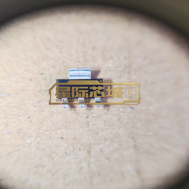 ADP3339AKCZ-1.8-R7