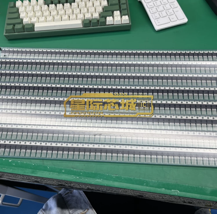 ST L7815ACV ST L7815ACV